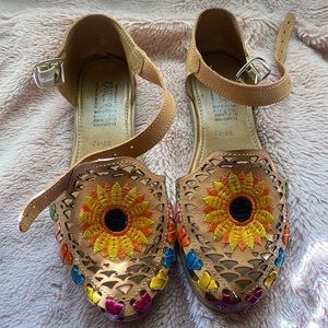 The brand is Rqguer, size 6, like new